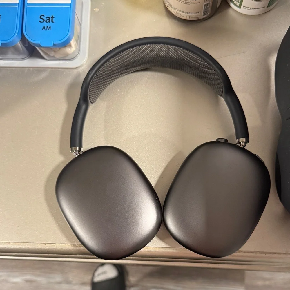 Apple sleek dark